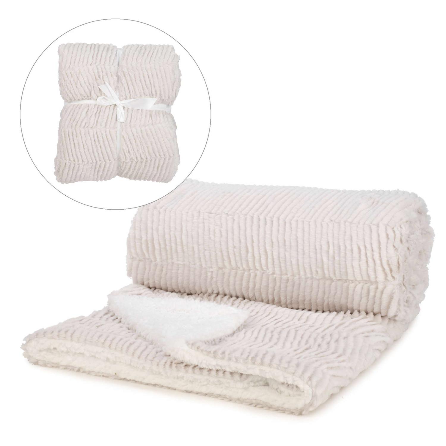 Jeté en fausse fourrure texturé crème, 50 po x 62 po