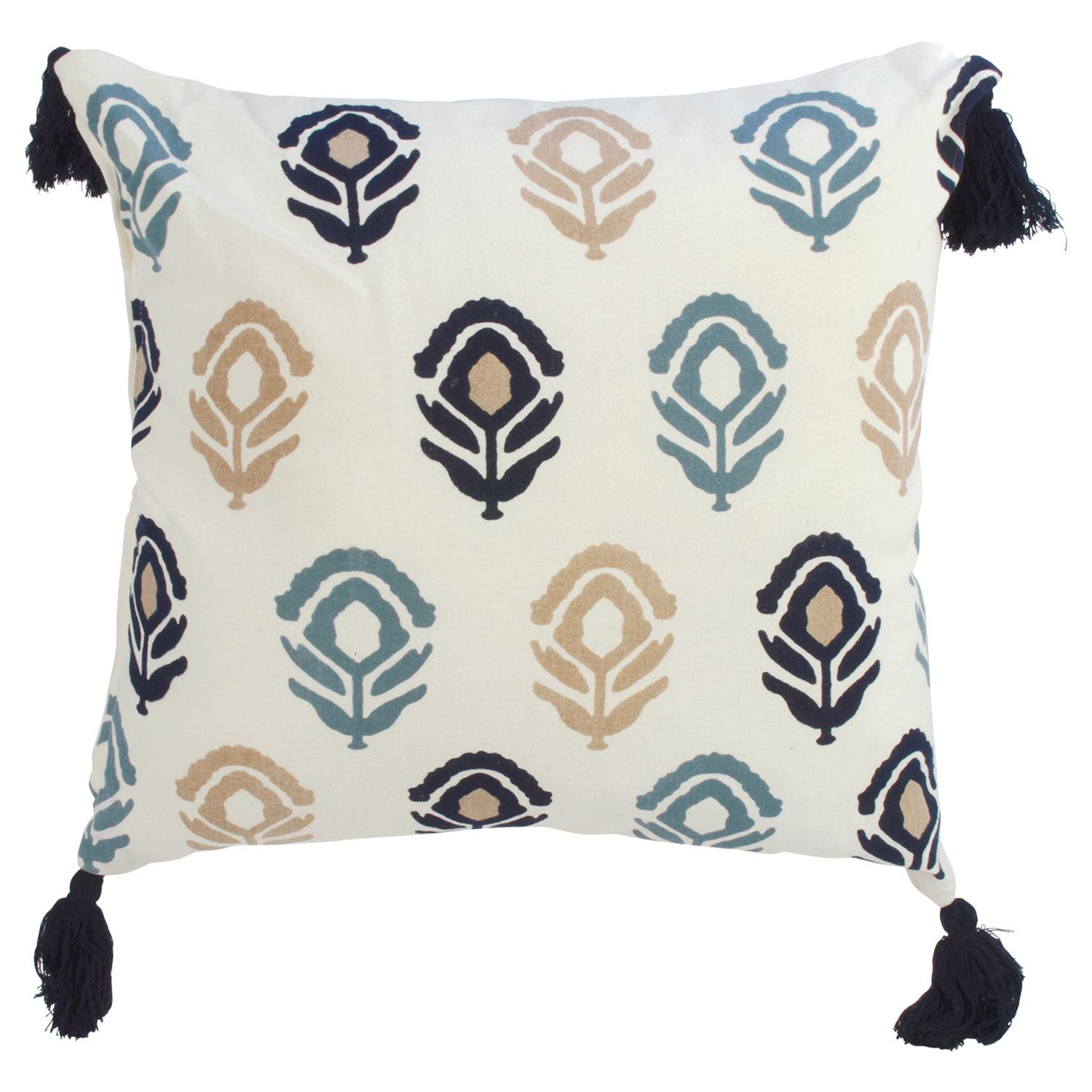 Coussin motif beige avec pompons bleu foncé